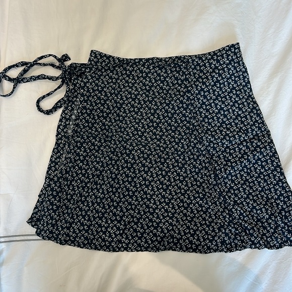Brandy Melville Floral Wrap Mini Skirt - Picture 3 of 5